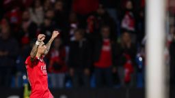 El delantero argentino del Benfica #11 Angel Di Maria celebra marcar el gol inicial durante el partido de fútbol de la Liga Portuguesa entre Casa Pia AC y SL Benfica en el Estadio Municipal de Rio Maior, en Rio Maior, el 25 de enero de 2025.