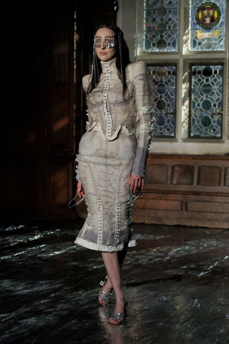 Editor and model of the moment Tish Weinstock walked the Dilara Findikoglu show.
