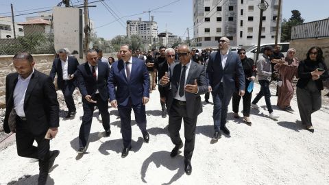  de una delegación diplomática de la Unión Europea durante una visita a la ciudad de Jenin, en la Ribera Occidental ocupada, el 21 de mayo de 2025.