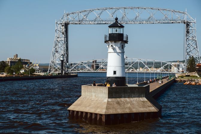 <strong>A landmark bridge:</strong> The Aerial Lift Bridge, constructed between 1901 and 1905, spans the Duluth Ship Canal and connects Minnesota Point with the rest of Duluth.