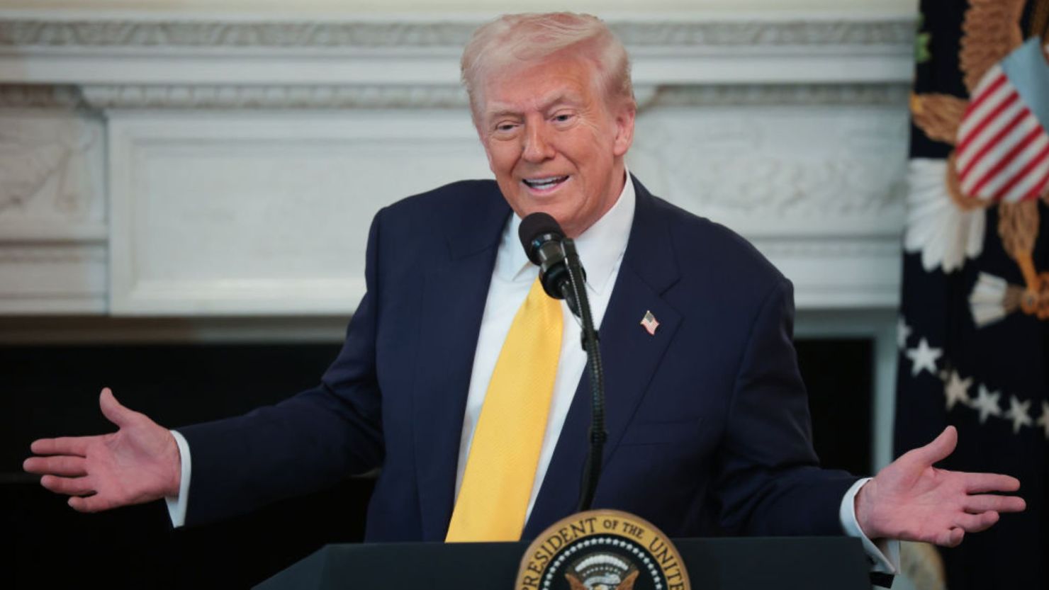 El presidente de Estados Unidos, Donald Trump, se dirige a una reunión de gobernadores en la Casa Blanca el 21 de febrero de 2025 en Washington.