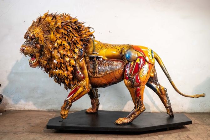 Unlike the work of many other scrap metal artists, Popoola’s sculptures are notable for their vivid use of color.