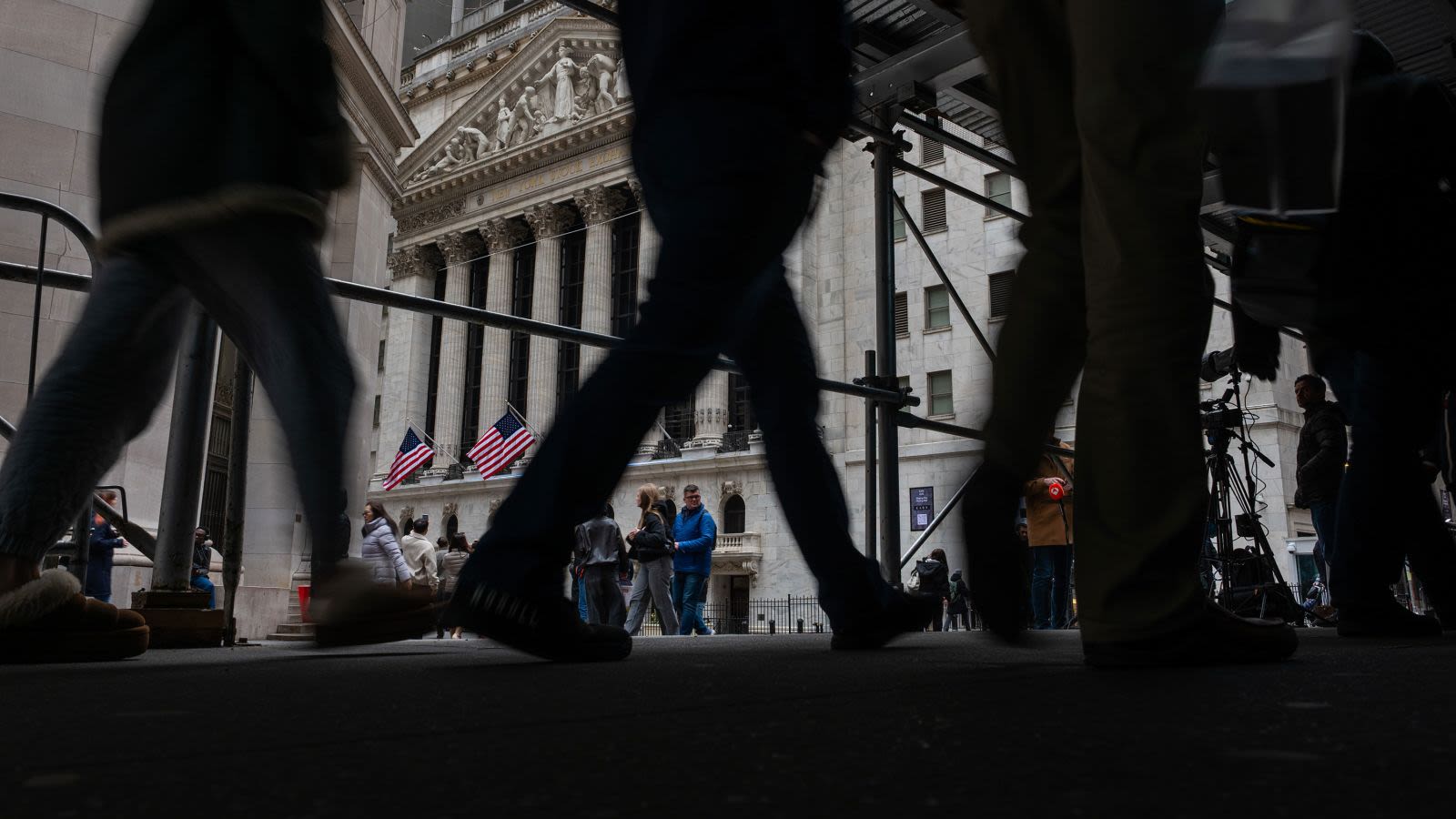 https://media.cnn.com/api/v1/images/stellar/prod/dow-jones.jpg?c=original