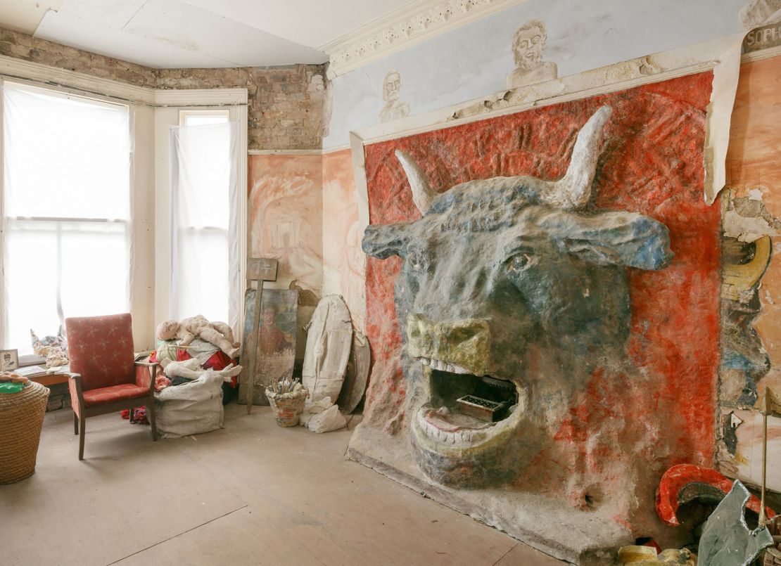Gittins surrounded the fireplace in this room with a large minotaur head, above which he painted portraits of Greek philosophers.