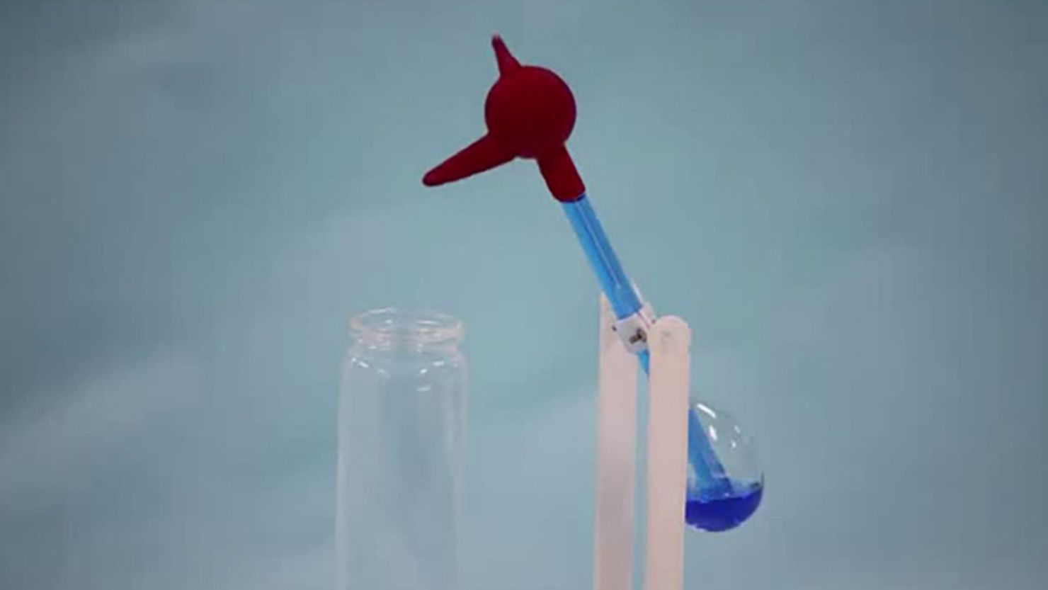  A new electricity generator inspired by the 'drinking bird toy'.