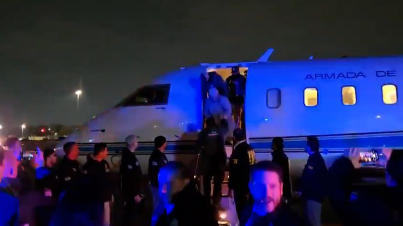 Video shows cartel members including Rafael Caro Quintero extradited to US