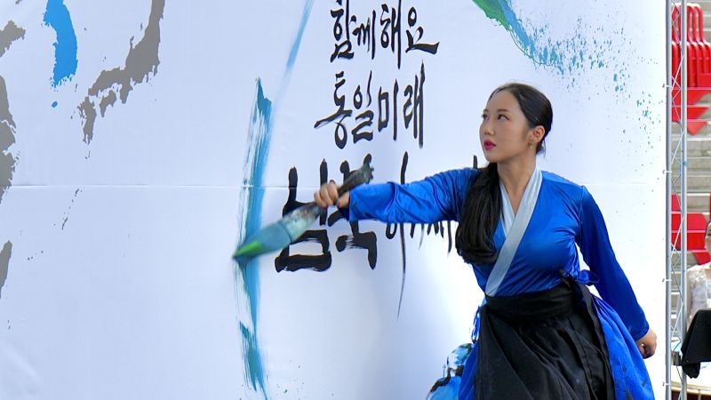 Nordkoreanische Mode, Trommeln und Jubel: So feierten die Südkoreaner den allerersten Tag der Überläufer