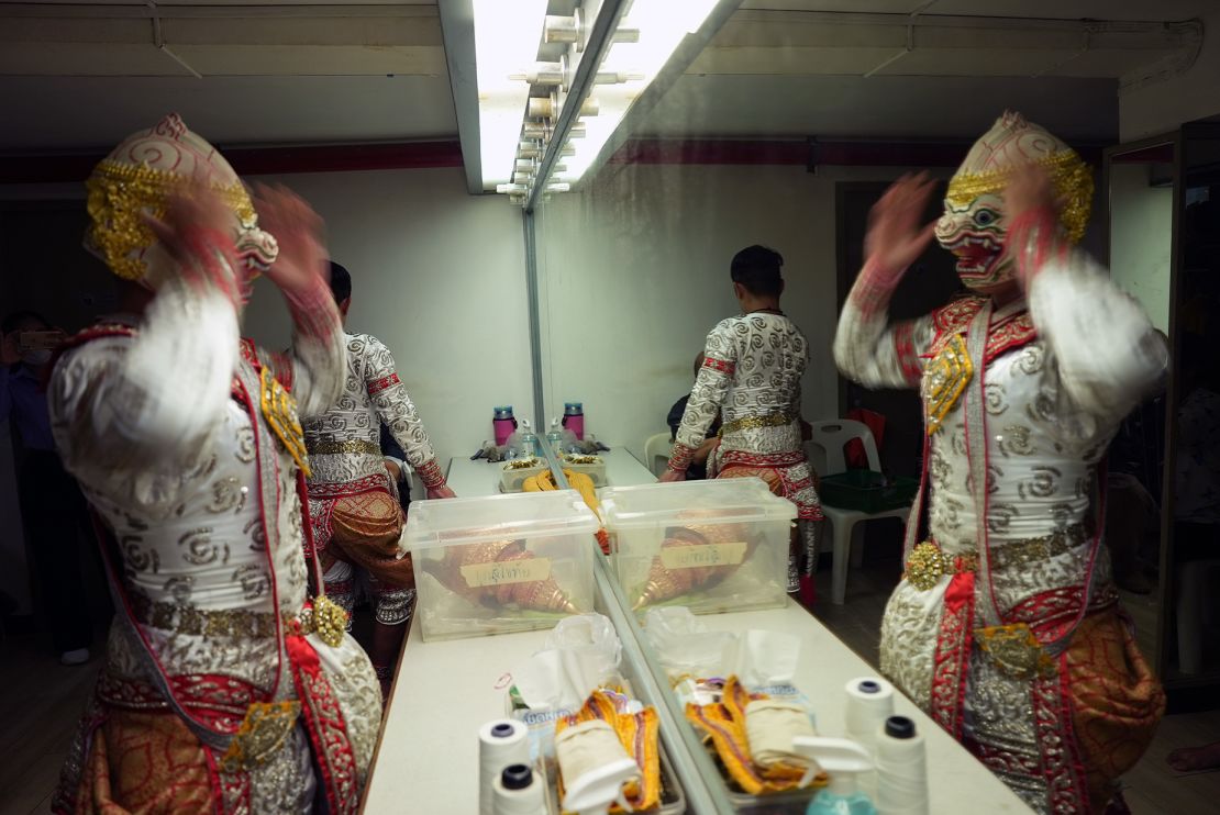 Thanet Pakwisath puts on his Hanuman mask prior to an afternoon show at Sala Charlermkrung,