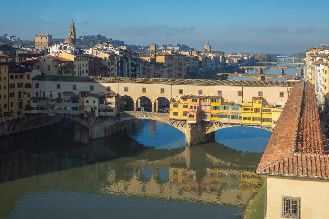 The corridor connects Palazzo Vecchio to Palazzo Pitti, via the Uffizi Galleries and the Ponte Vecchio.