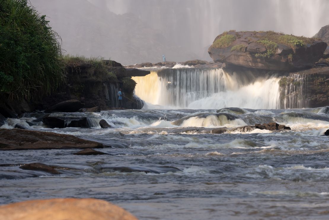 The falls are one of the largest in Africa, although less than a third the size of Victoria Falls.