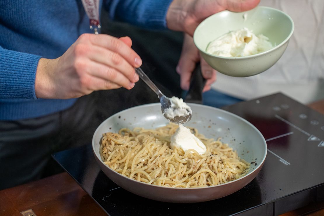 Study coauthor Daniel Maria Busiello of the University of Padova adds the pecorino cream to the pasta. The secret to the cream's smooth consistency? The unconventional addition of cornstarch.