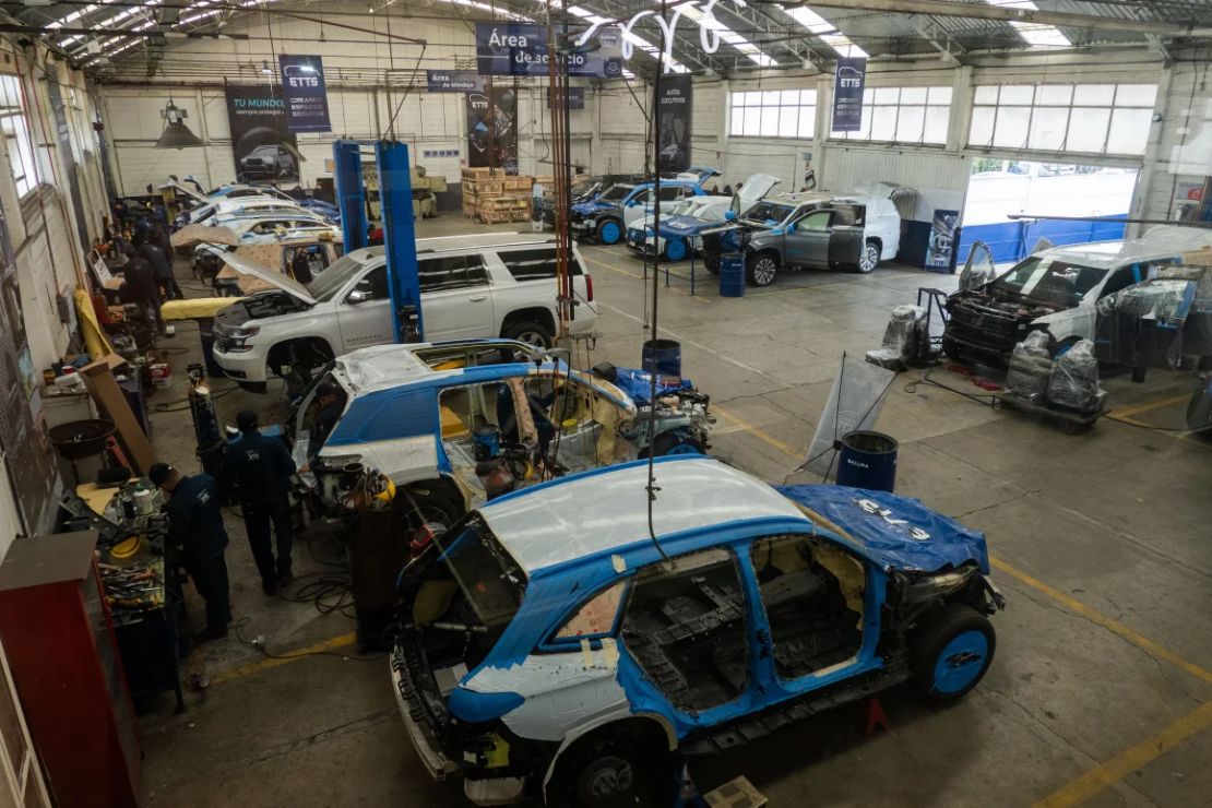 Autos blindados por la empresa ETTS Blindajes de Gadi Mokotov en la Ciudad de México.