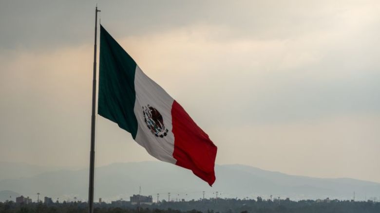 Vista de la bandera mexicana en la Ciudad de México.