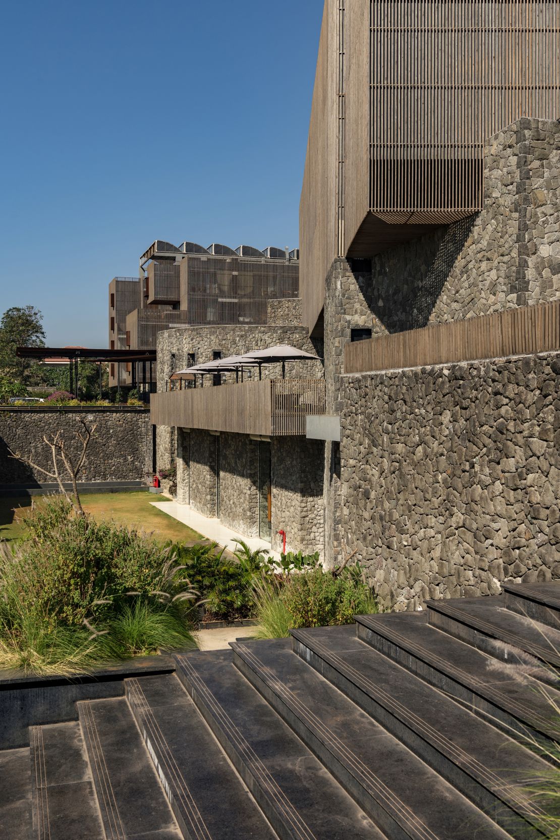 Unlike the volcanic rock used in the Radisson Resort & Spa, s.ap arkitektar imagines a time when molten lava can be directed into specially constructed chambers.