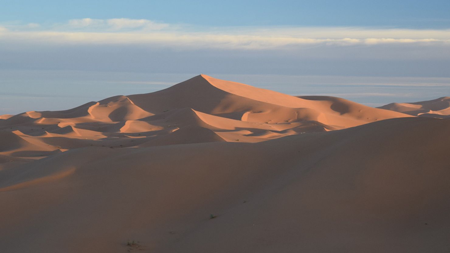 In the Sahara Desert's Erg Chebbi region in Morocco, sands deposited atop the base of the Lala Lallia star dune accumulated rapidly, with most of the growth taking place over the past 1,000 years.