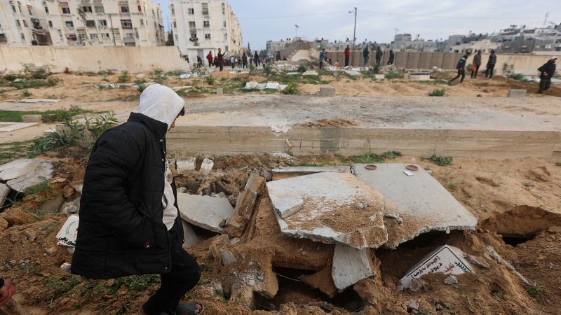 Израелските сили нанесоха сериозни щети на гробище в Хан Юнис