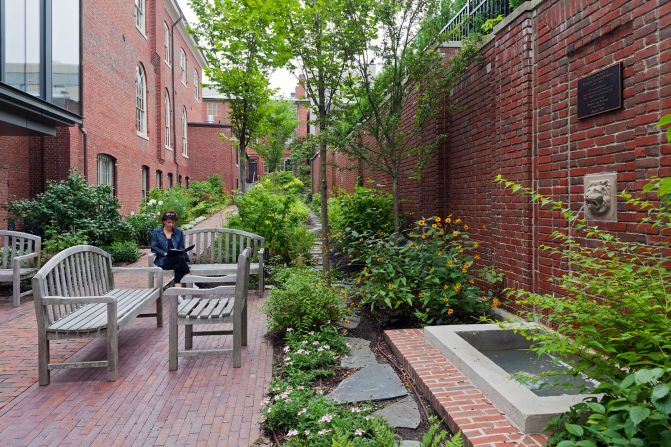 <strong>Historic homes:</strong> The poet Henry Wadsworth Longfellow lived in this house in his youth and young adulthood.  Built in 1785–1786, it's open to the public from June to October.