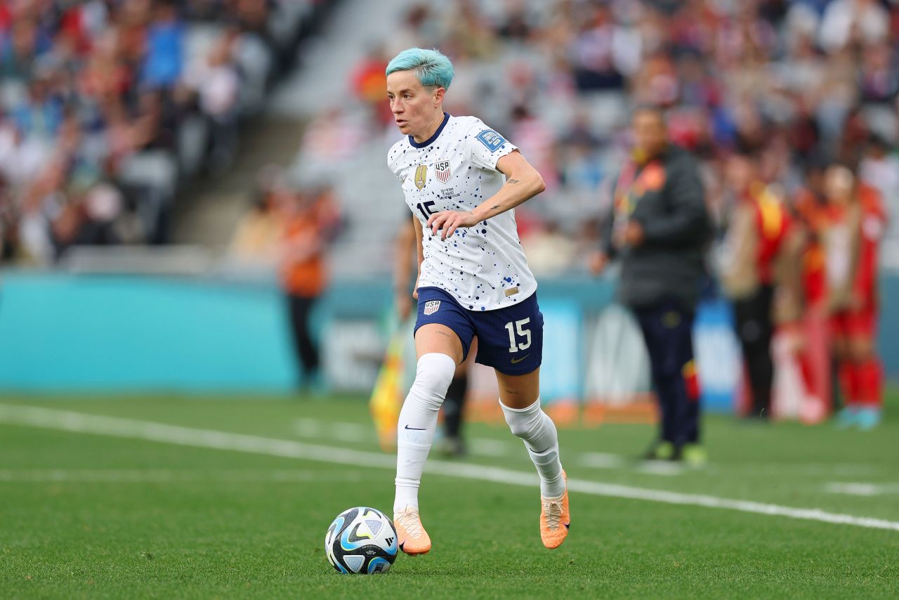 Megan Rapinoe runs with the ball in the second half of the match between the United States and Vietnam.