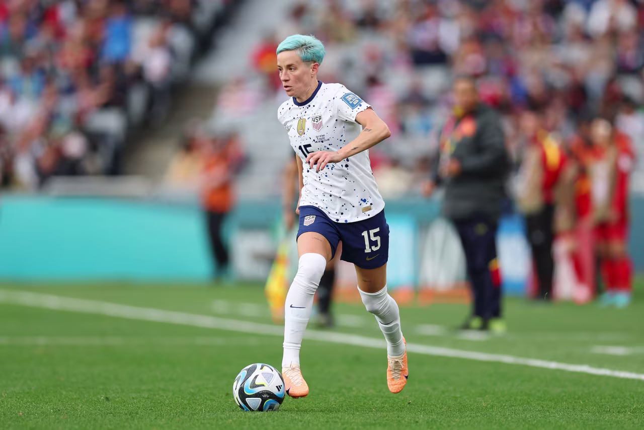 Megan Rapinoe runs with the ball in the second half of the match between the United States and Vietnam.