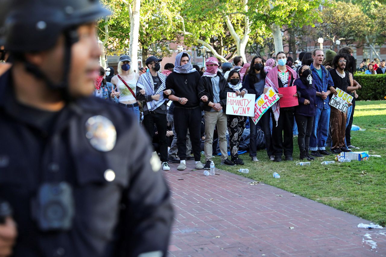 LAPD surrounds students protesting in support of Palestinians at an encampment at the?University?of?Southern?California’s Alumni Park in Los Angeles,?California, on April 24.