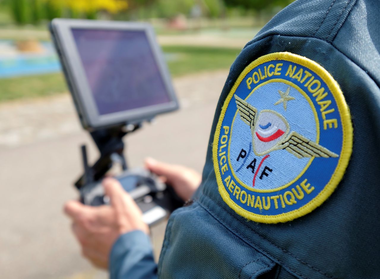 A border police officer uses a surveillance drone to ensure the enforcement of the confinement, on Friday, April 24, in Metz, eastern France.