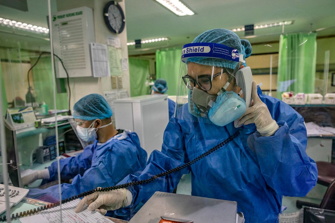 Workers in a government hospital in Quezon city on April 27.