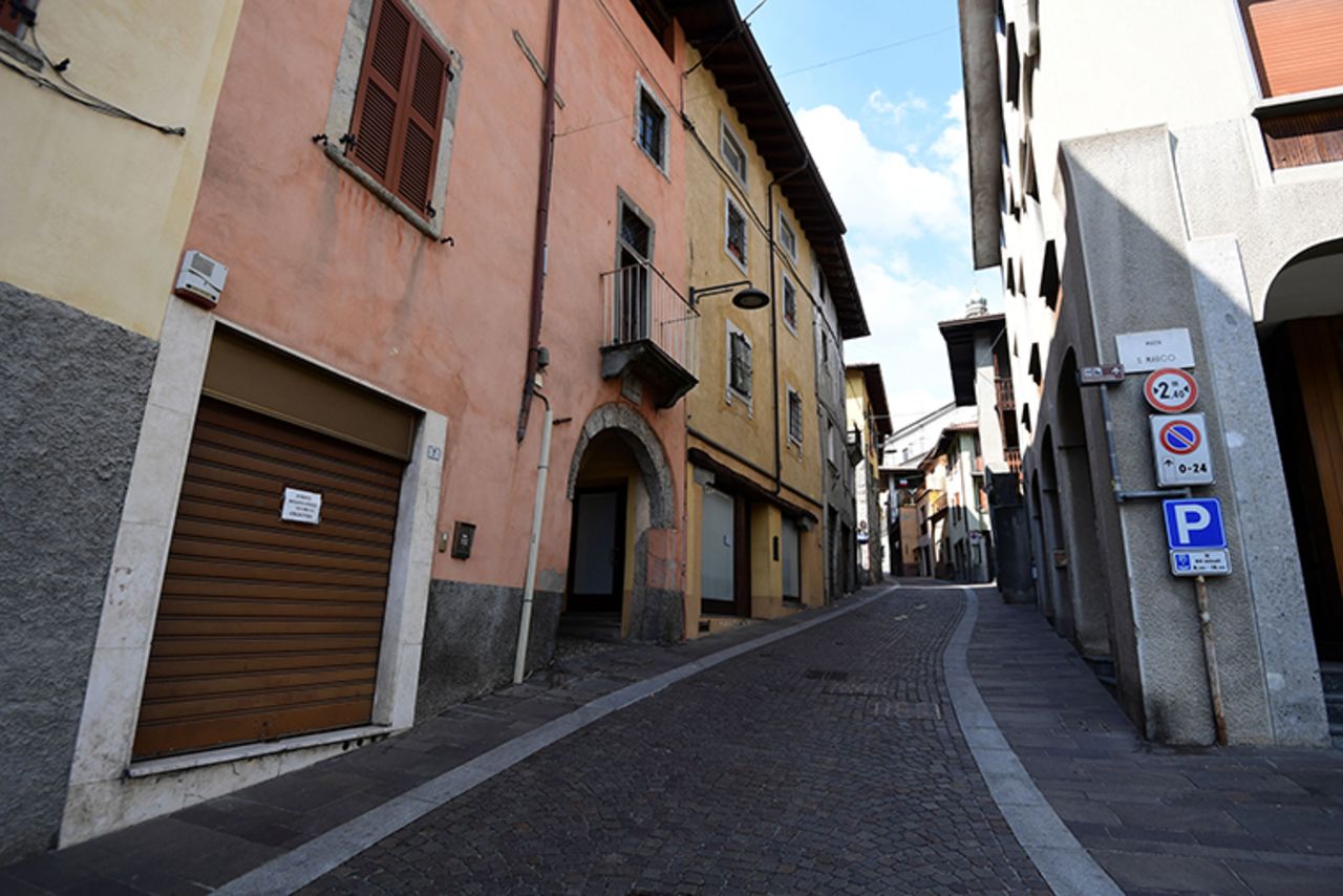 A view shows a deserted street in Vertova near Bergamo, Lombardy, on March 24, 2020, a village of some 5,000 inhabitants where 36 people have died of coronavirus in 23 days. 