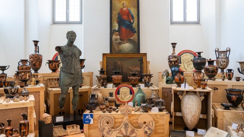 САЩ връщат на Италия откраднати артефакти на стойност 80 милиона долара