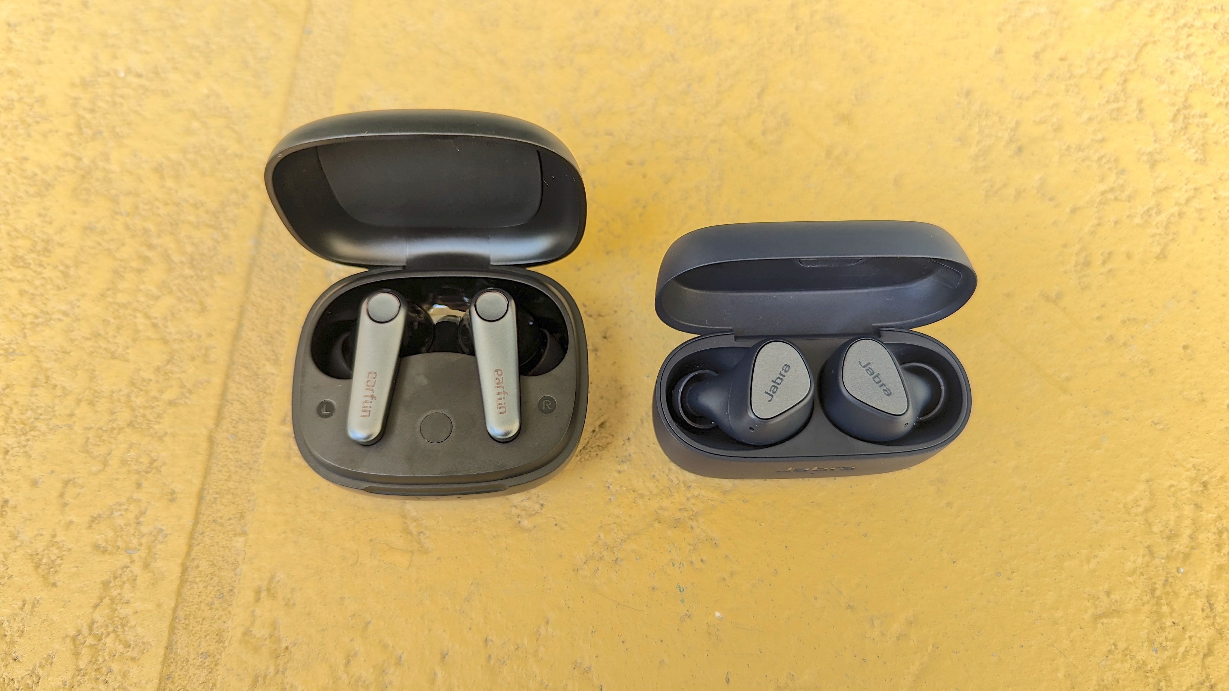 Jabra Elite 3 in Ear Wireless Bluetooth Earbuds, Noise Isolating, Light  Beige 