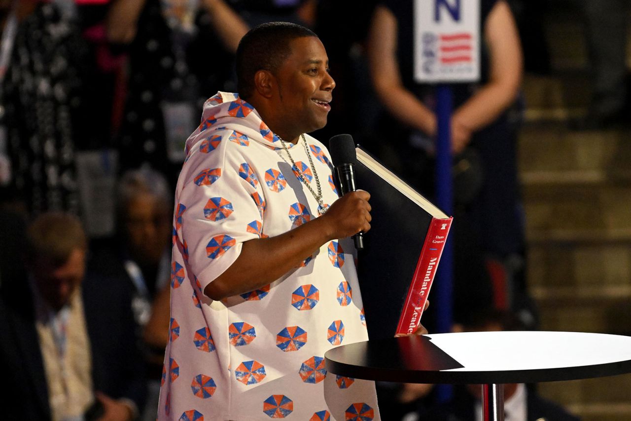 Kenan Thompson speaks during the DNC on Wednesday, August 21, in Chicago.