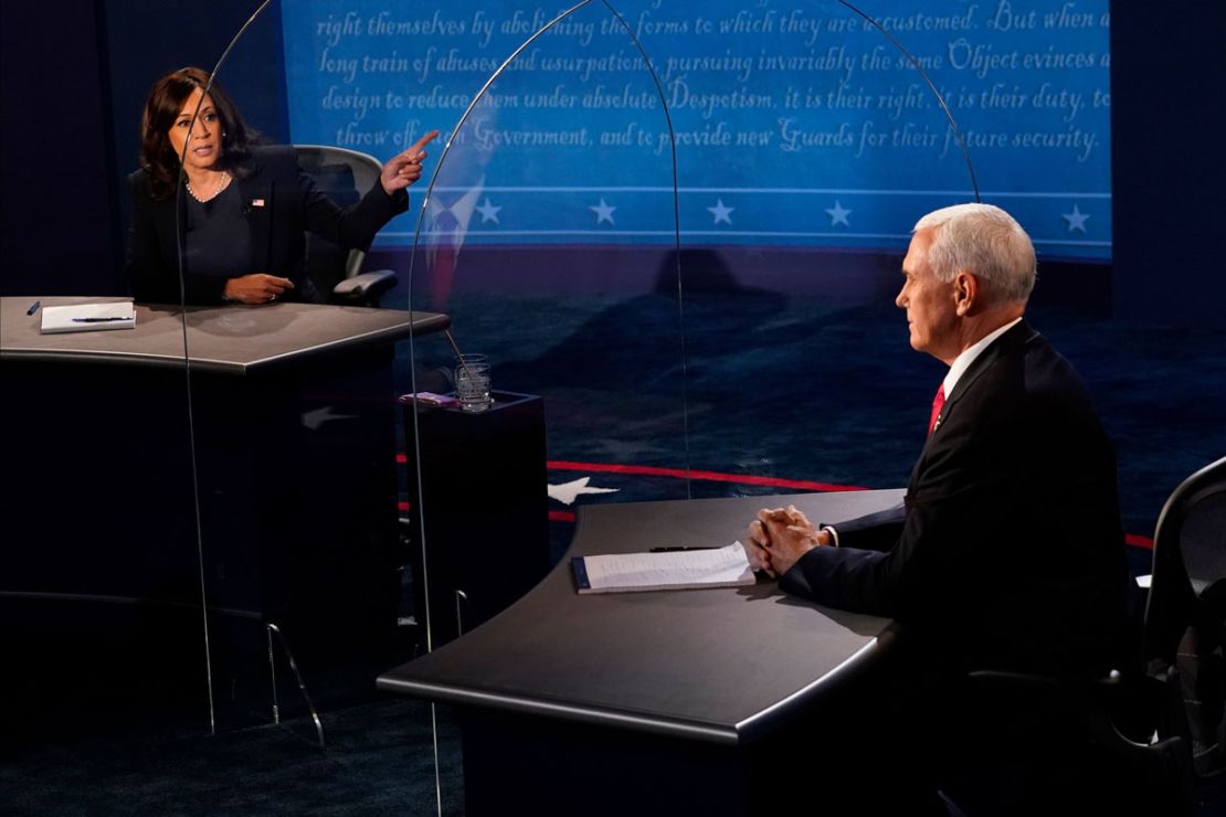 Wakil Presiden Mike Pence mendengarkan saat calon wakil presiden Demokrat Kamala Harris berbicara selama debat wakil presiden di Kingsbury Hall di Universitas Utah pada tanggal 7 Oktober.