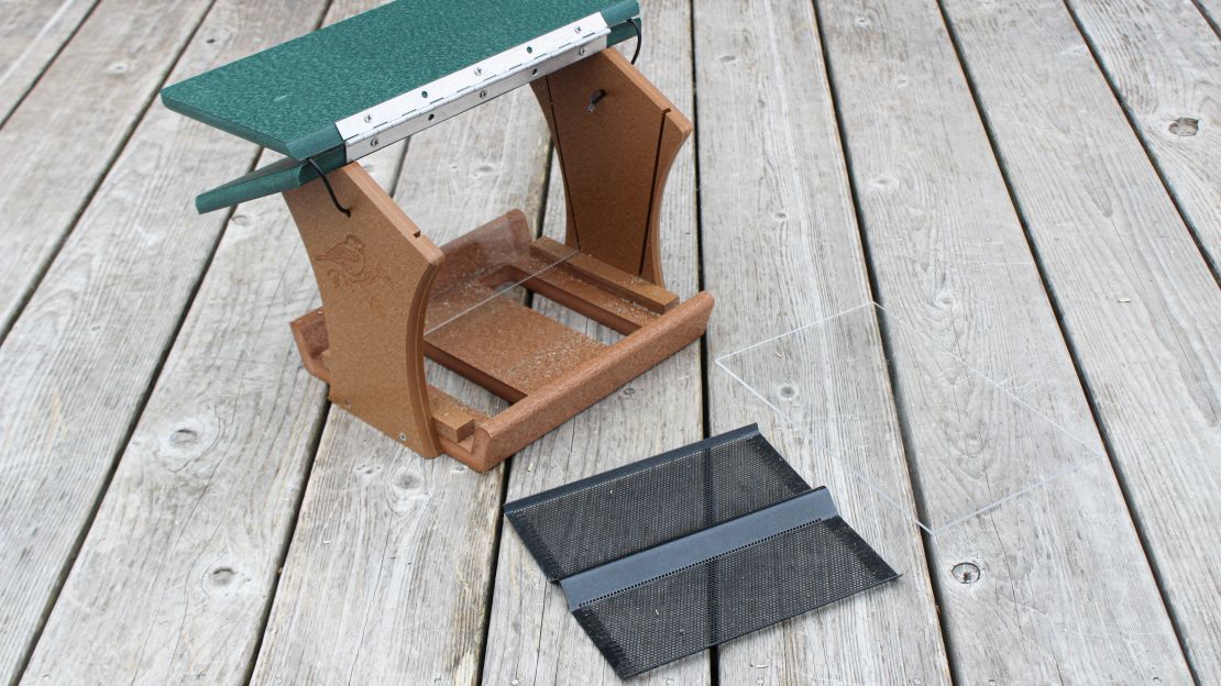 The EcoTough Classic Feeder rests with its mesh bottom removed.