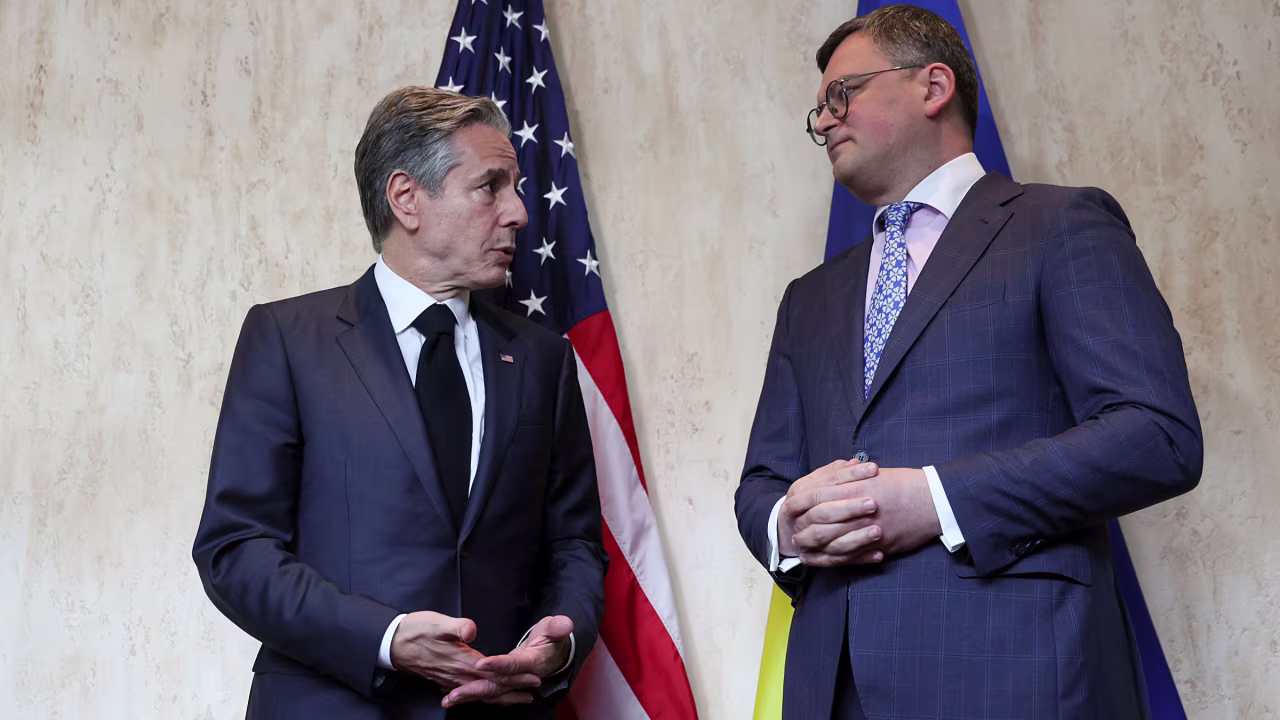 US Secretary of State Antony Blinken, left, meets with Ukrainian Foreign Minister Dmytro Kuleba in London on Tuesday.