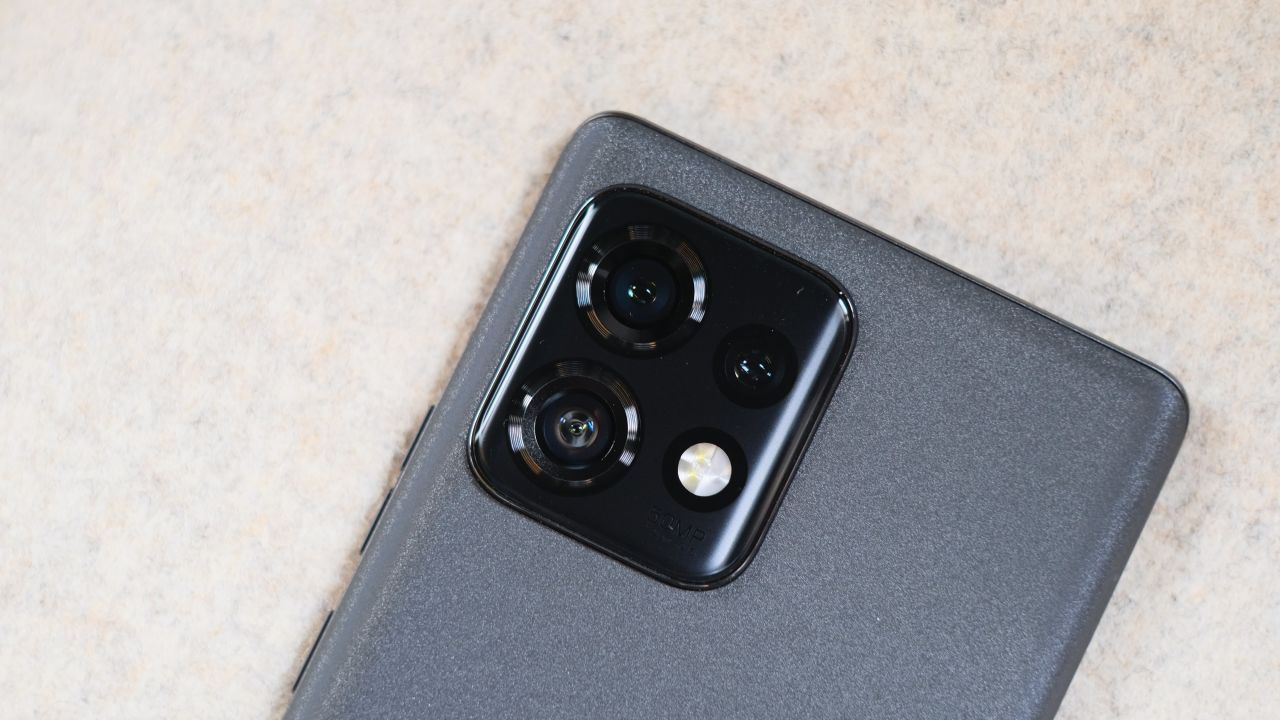 Motorola Edge+ 2023 cnnu 3