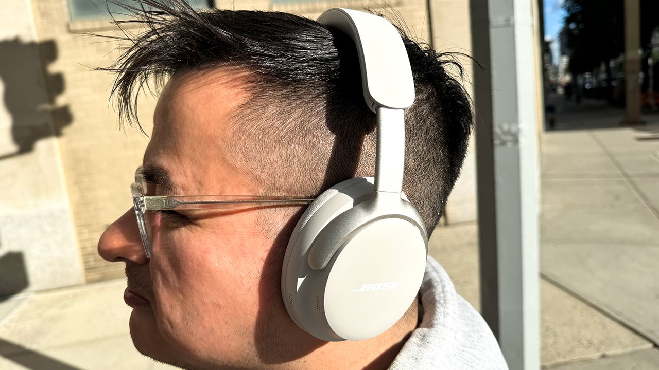 Bose QuietComfort Ultra: New Leak reveals hands-on photos of Apple AirPods  Max rival -  News