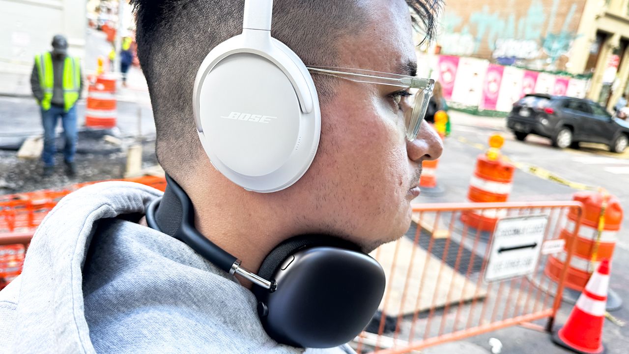 Bose QuietComfort Ultra Headphones vs. Apple AirPods Max