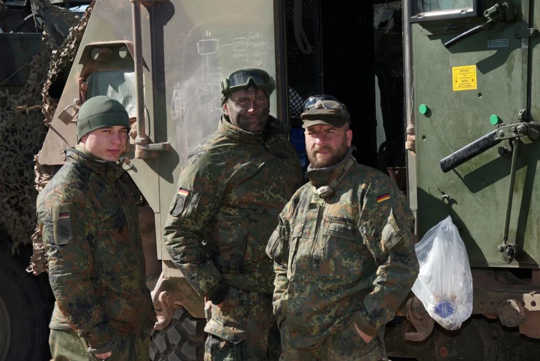 Desde mediados de la década de 1960, el tamaño del Ejército permanente de Alemania ha disminuido drásticamente, pasando de más de 500.000 hombres a poco más de 180.000, en 2024.