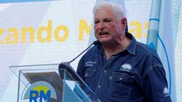 El expresidente de Panamá, Ricardo Martinelli, reacciona durante el acto de lanzamiento de su campaña presidencial de 2024, en la Ciudad de Panamá, Panamá, el 3 de febrero de 2024.