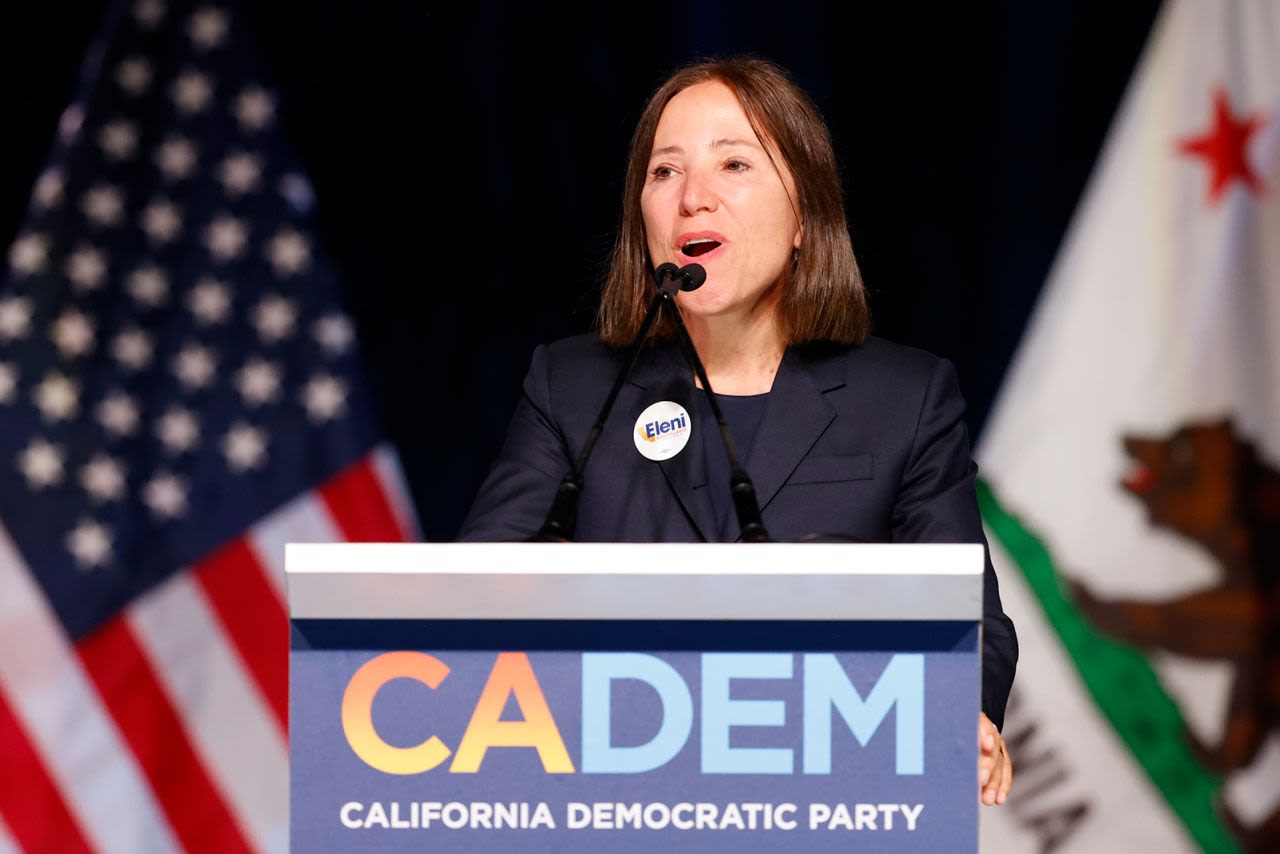 Eleni Kounalakis habla durante una convención en Los Ángeles, California, el 31 de mayo.