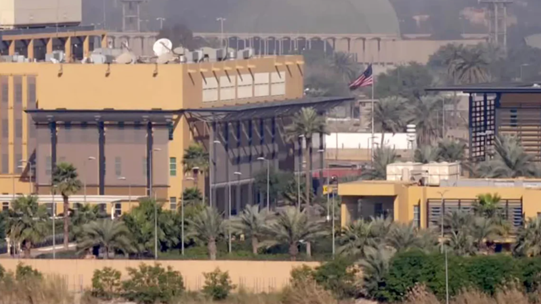 Este fotograma de un vídeo de 2020 muestra la embajada de EE.UU. en Iraq.