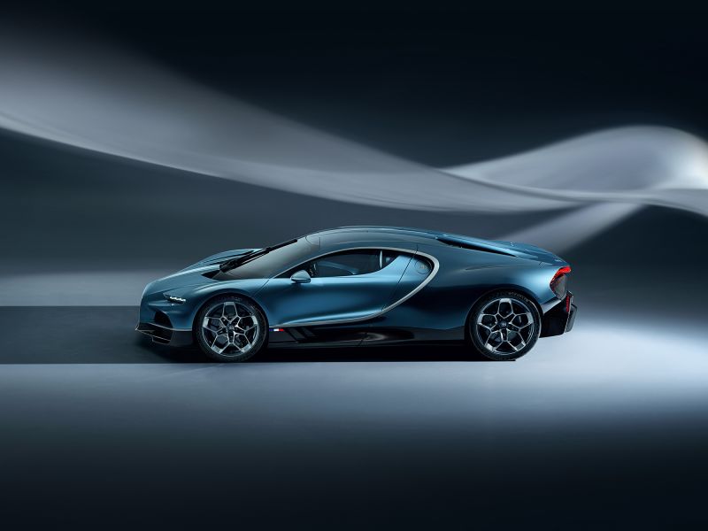 Bugatti s new car is a 4 million 1 800 horsepower hybrid CNN Business