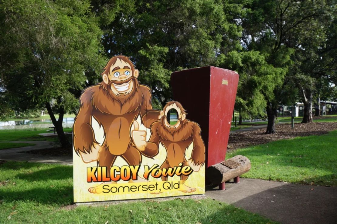 Los residentes de Kilcoy se despertaron una mañana de marzo de 2022 y descubrieron que el Yowie había desaparecido.