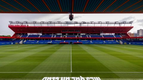 El estadio Johan Cruyff tiene capacidad para apenas 6.000 espectadores.