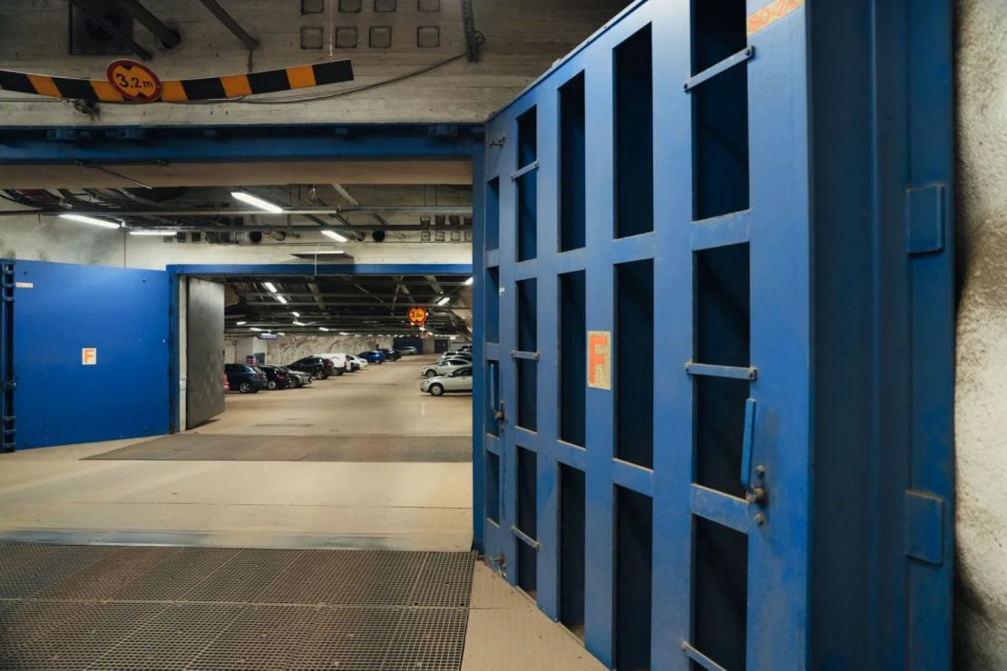 Puertas de seguridad en un refugio de defensa civil en Helsinki, Finlandia, donde la defensa de la soberanía frente a Moscú ha sido durante mucho tiempo parte de la mentalidad del país.