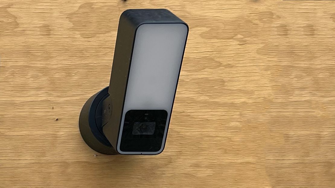 Eve Outdoor Cam - Secure floodlight camera with Apple HomeKit