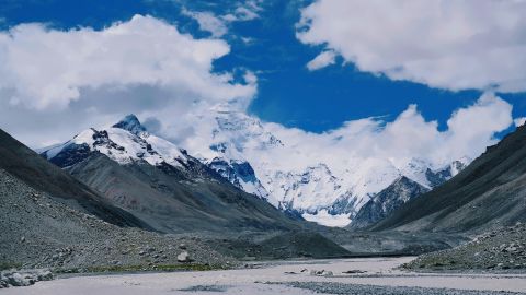Mount Everest and the Arun River.