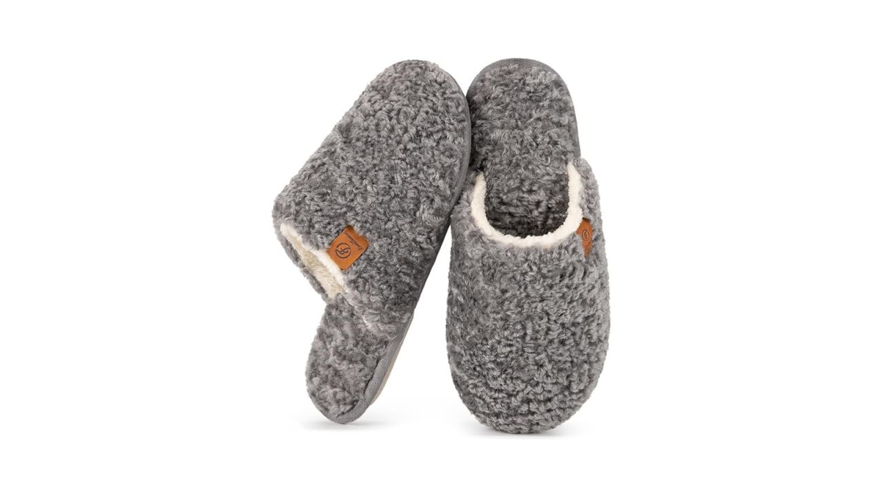 EverFoams Women's Fuzzy Slippers