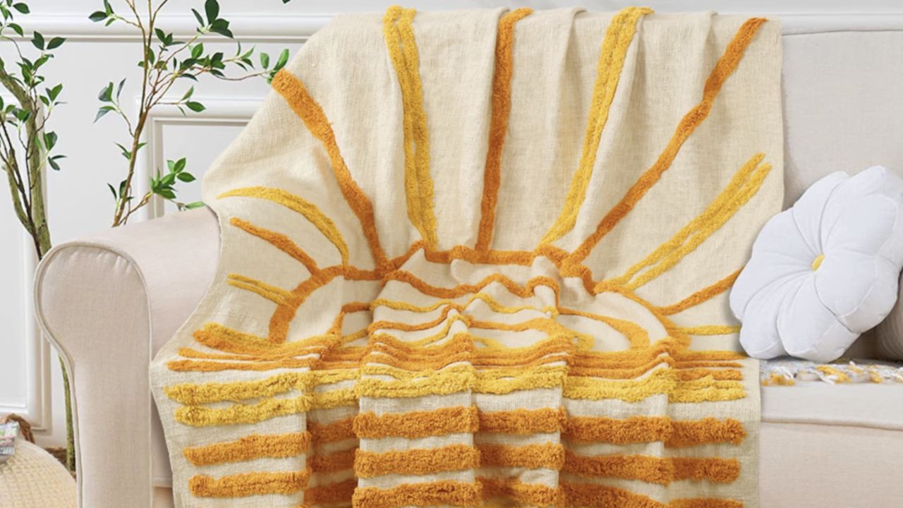 Eyda Homes Sunrise Minimalist Tuft Throw cnnu.jpg