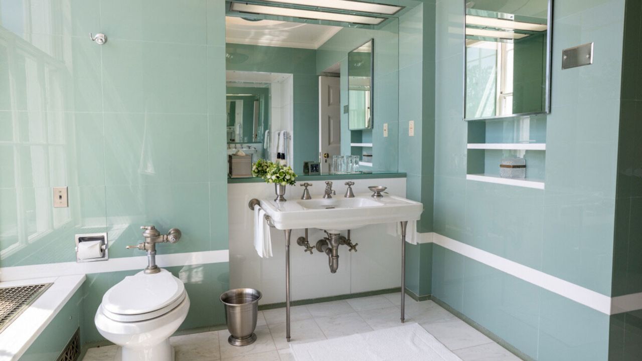 An image of the Lincoln Bathroom in the White House pre-renovation, shared by Donald Trump.