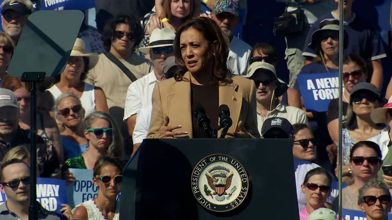 La vicepresidenta Kamala Harris pronuncia un discurso sobre el tiroteo en la escuela secundaria Apalachee el 4 de septiembre.